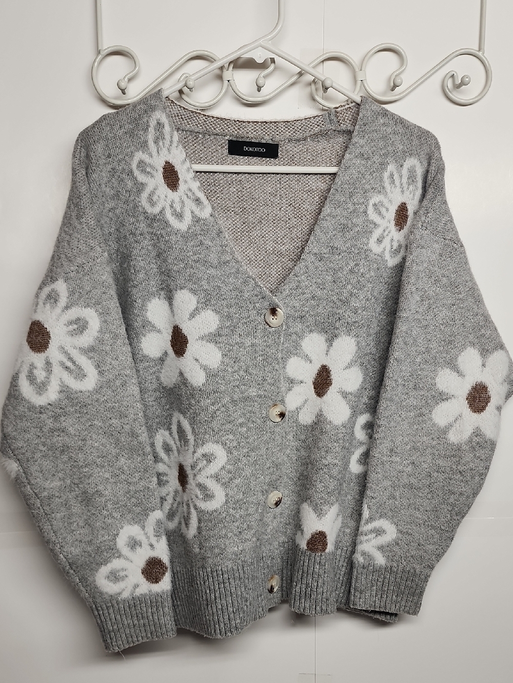 Dokotoo Gray Daisy Button-Up V-Neck Sweater Cardigan Size L Comfy Gardencore